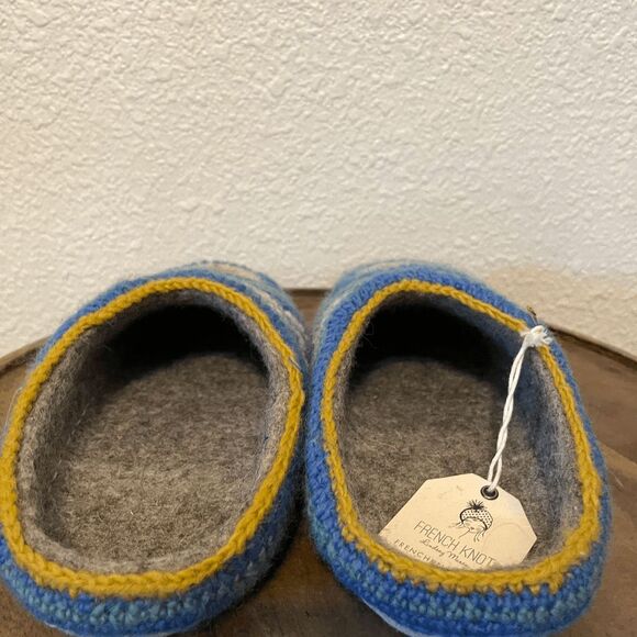 Handcrafted Blue and Green Wool Slippers - Picture 6 of 9